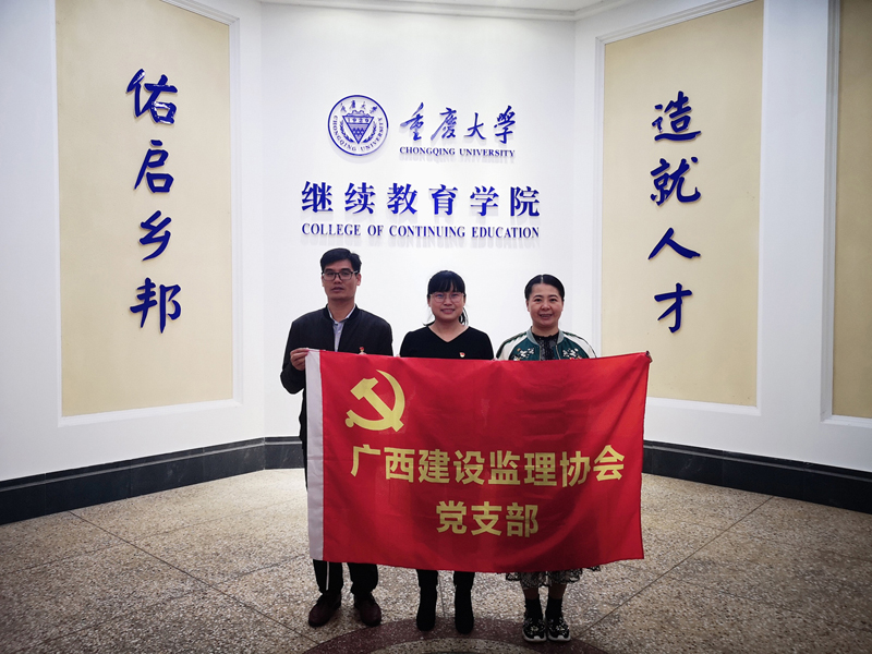 2、三人合影.jpg